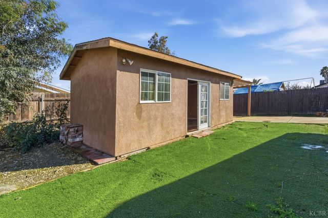 1229 S Anacapa Avenue, Hanford, CA 93230