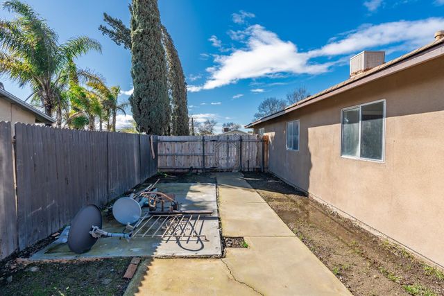 1229 S Anacapa Avenue, Hanford, CA 93230