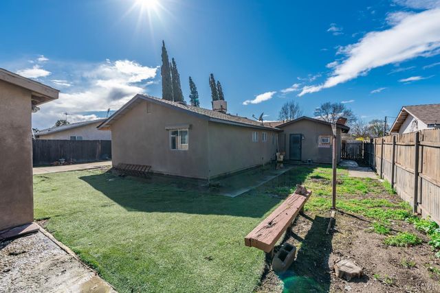 1229 S Anacapa Avenue, Hanford, CA 93230