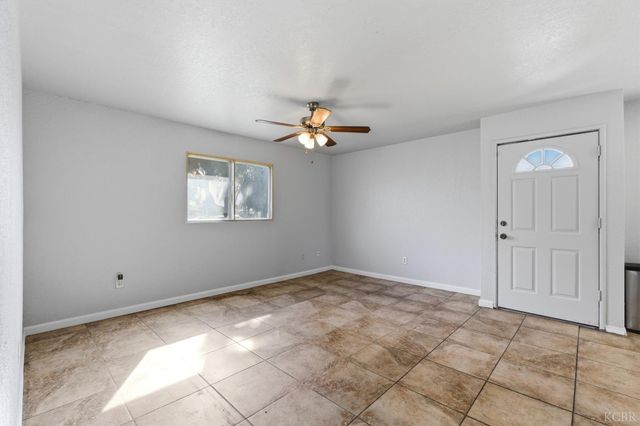 1229 S Anacapa Avenue, Hanford, CA 93230