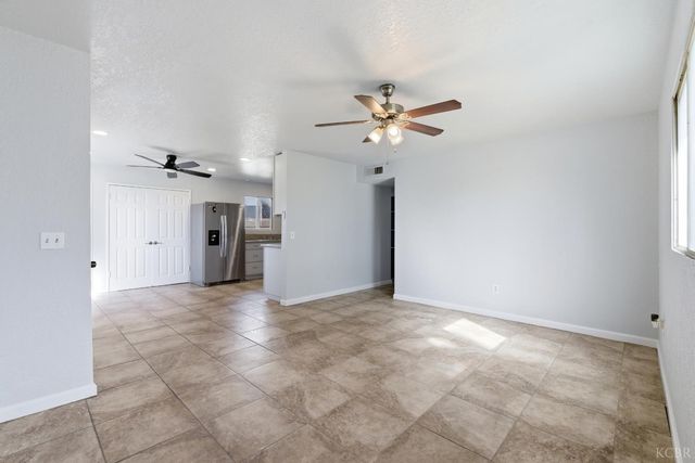 1229 S Anacapa Avenue, Hanford, CA 93230