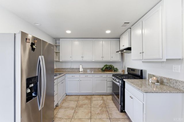 1229 S Anacapa Avenue, Hanford, CA 93230