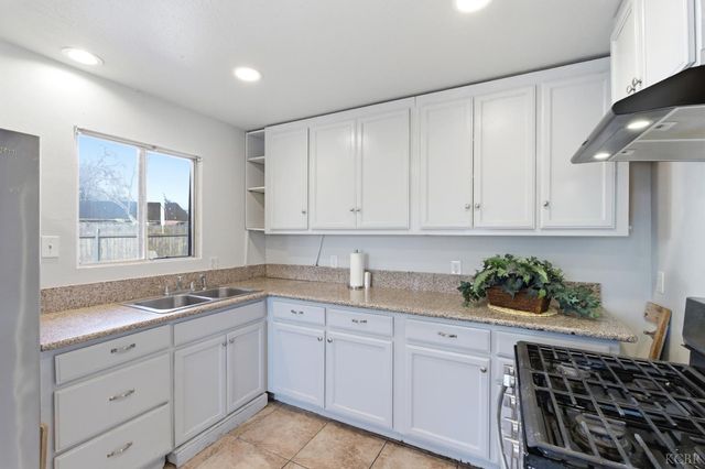 1229 S Anacapa Avenue, Hanford, CA 93230