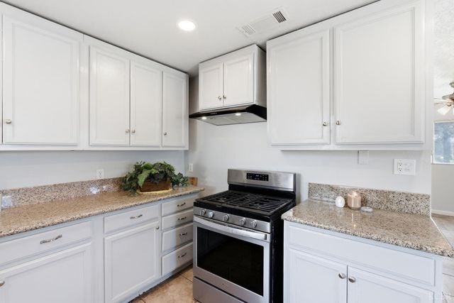 1229 S Anacapa Avenue, Hanford, CA 93230