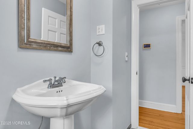 20 Rosalie Avenue, Rumson, NJ 07760