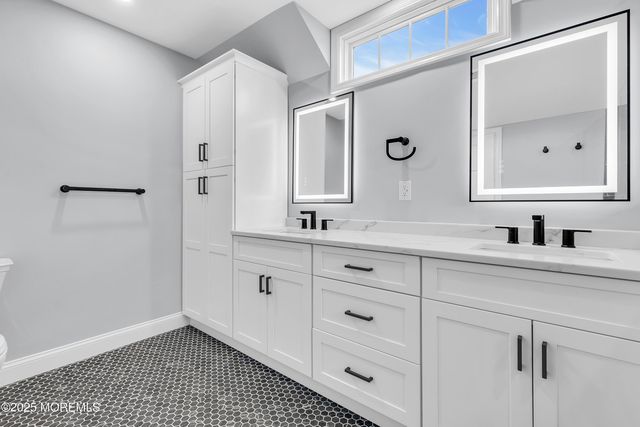 20 Rosalie Avenue, Rumson, NJ 07760