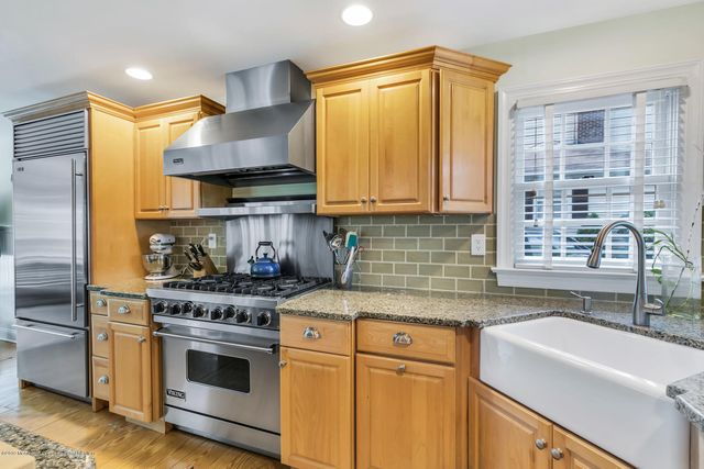 20 Rosalie Avenue, Rumson, NJ 07760