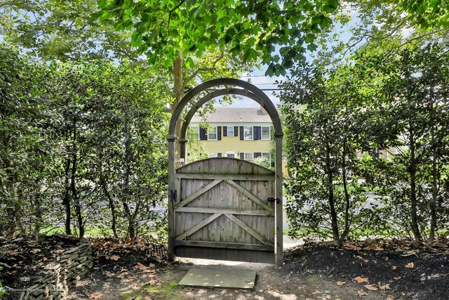 20 Rosalie Avenue, Rumson, NJ 07760