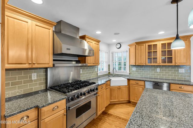 20 Rosalie Avenue, Rumson, NJ 07760