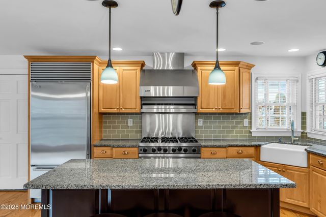 20 Rosalie Avenue, Rumson, NJ 07760