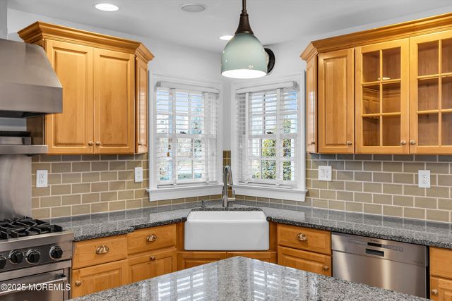 20 Rosalie Avenue, Rumson, NJ 07760