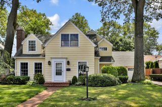 20 Rosalie Avenue, Rumson, NJ 07760