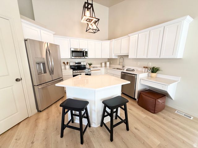 5754 S CREST FLOWER WAY, Kearns, UT 84118