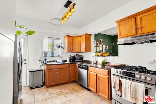 1135 N Coronado Street, Los Angeles, CA 90026