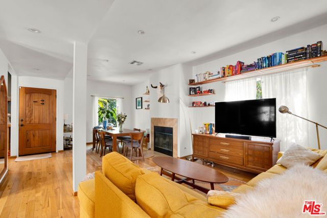 1135 N Coronado Street, Los Angeles, CA 90026