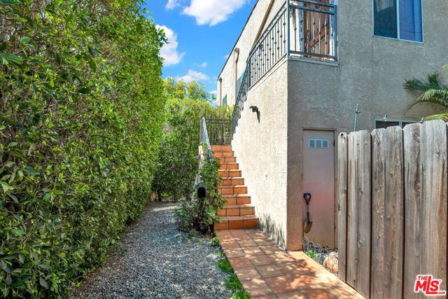 1135 N Coronado Street, Los Angeles, CA 90026
