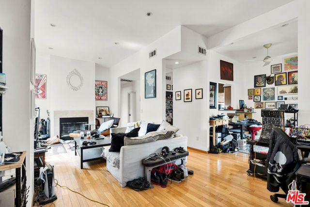 1135 N Coronado Street, Los Angeles, CA 90026
