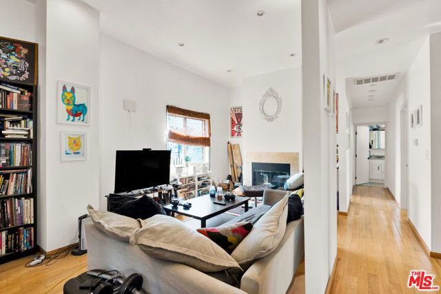 1135 N Coronado Street, Los Angeles, CA 90026