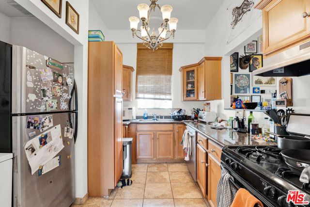 1135 N Coronado Street, Los Angeles, CA 90026
