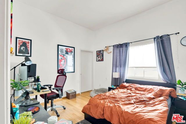 1135 N Coronado Street, Los Angeles, CA 90026