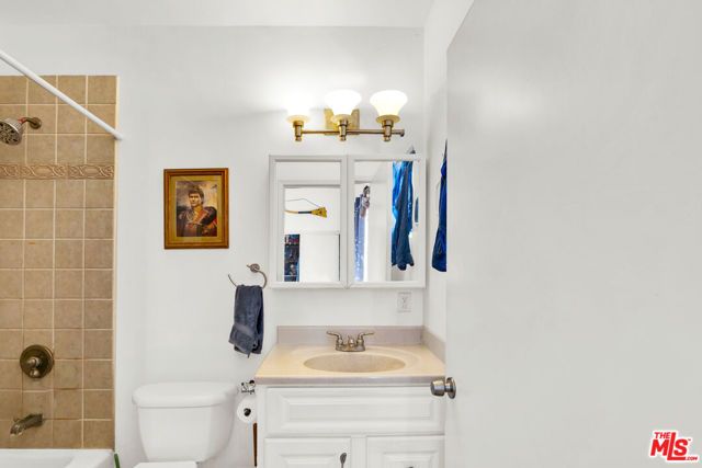 1135 N Coronado Street, Los Angeles, CA 90026