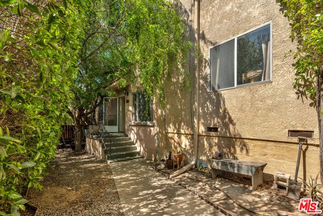 1135 N Coronado Street, Los Angeles, CA 90026