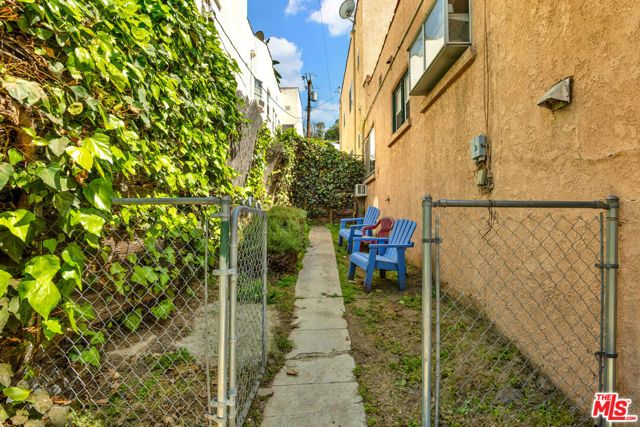 1135 N Coronado Street, Los Angeles, CA 90026