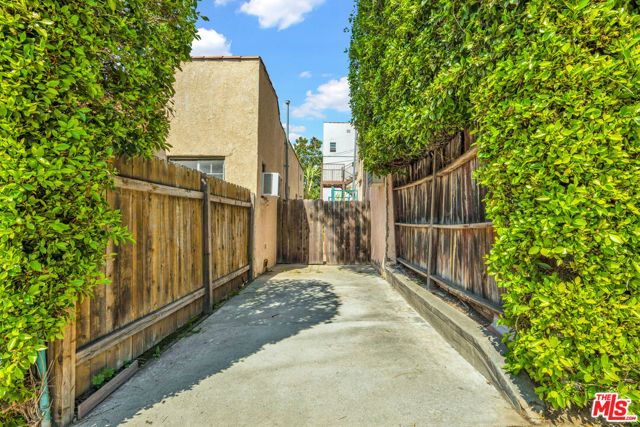 1135 N Coronado Street, Los Angeles, CA 90026