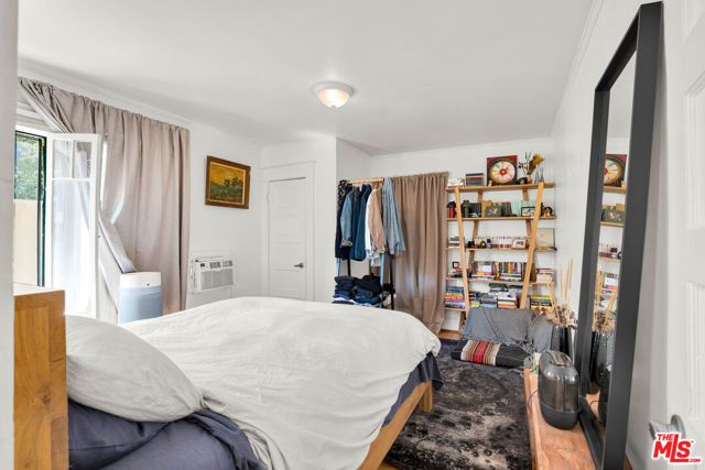 1135 N Coronado Street, Los Angeles, CA 90026