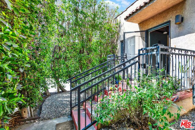 1135 N Coronado Street, Los Angeles, CA 90026