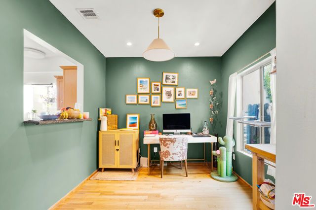 1135 N Coronado Street, Los Angeles, CA 90026