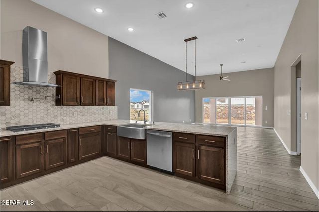 118 Loma Parda Trail, Sunland Park, NM 88063