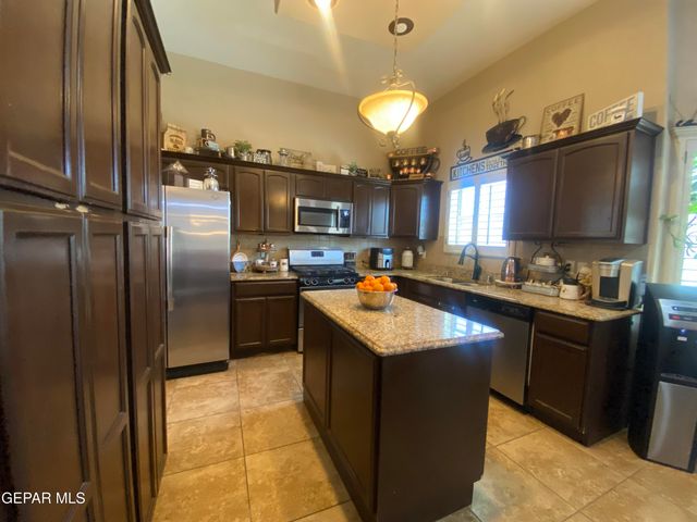 3184 Amistoso Street, El Paso, TX 79938