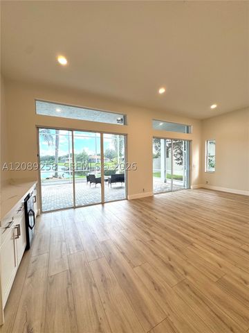 6525 Pavone St, Lake Worth, FL 33467
