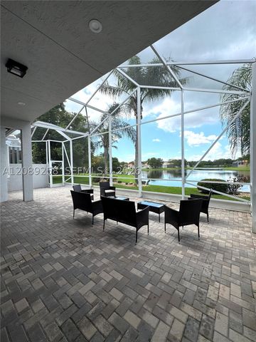 6525 Pavone St, Lake Worth, FL 33467