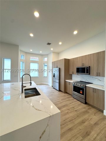 6525 Pavone St, Lake Worth, FL 33467