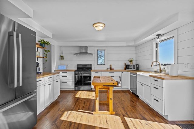 4471 GRIMSON ROAD, Oshkosh, WI 54904