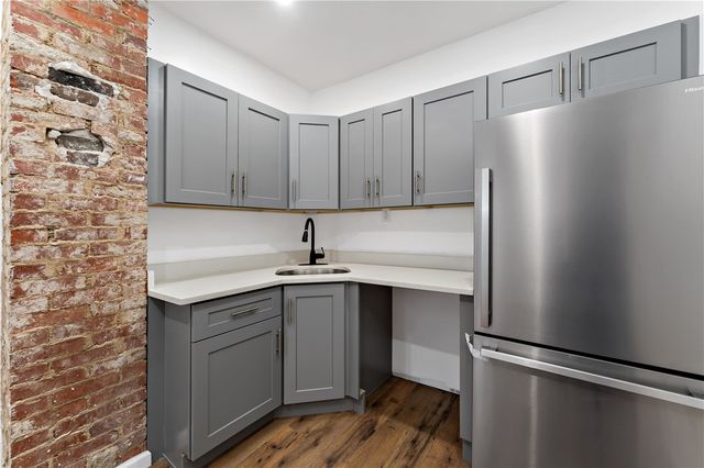 214 Morewood Ave, Bloomfield, PA 15213