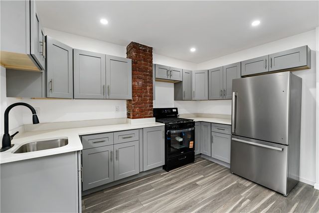 214 Morewood Ave, Bloomfield, PA 15213