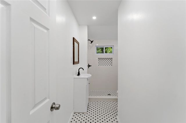 214 Morewood Ave, Bloomfield, PA 15213