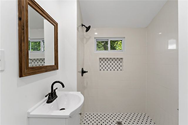 214 Morewood Ave, Bloomfield, PA 15213