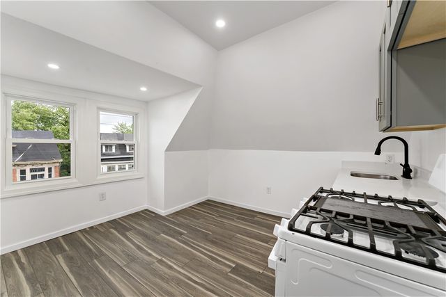 214 Morewood Ave, Bloomfield, PA 15213