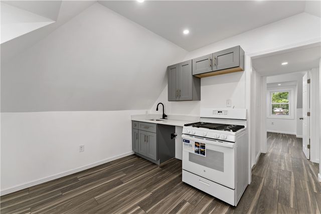 214 Morewood Ave, Bloomfield, PA 15213