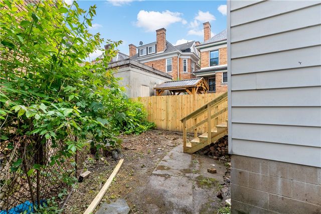 214 Morewood Ave, Bloomfield, PA 15213