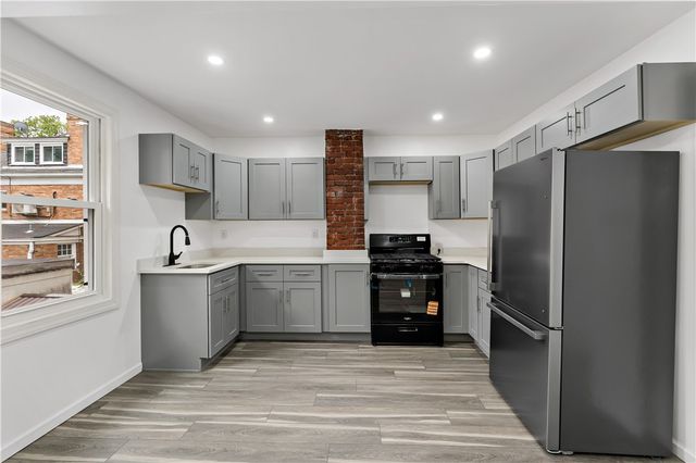 214 Morewood Ave, Bloomfield, PA 15213