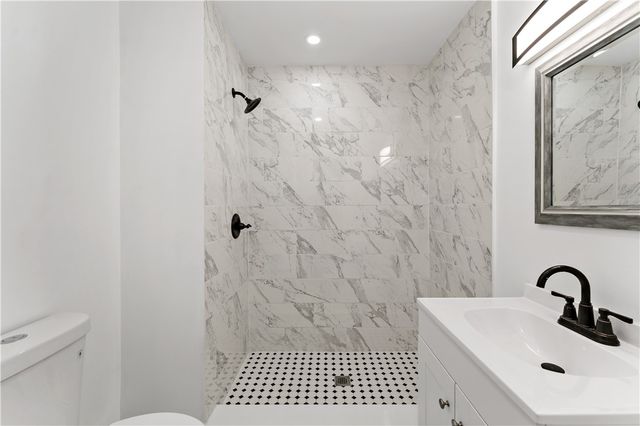 214 Morewood Ave, Bloomfield, PA 15213
