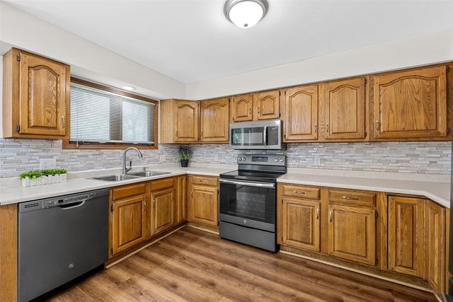 1914 12th Avenue, Coralville, IA 52241