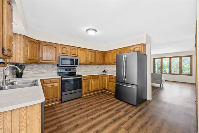 1914 12th Avenue, Coralville, IA 52241