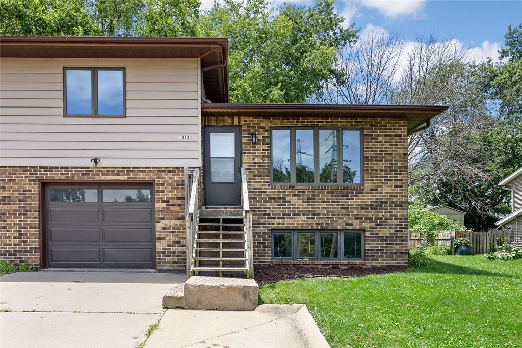 1914 12th Avenue, Coralville, IA 52241