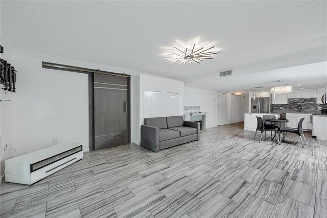 7600 SUN ISLAND DRIVE S 107, South Pasadena, FL 33707